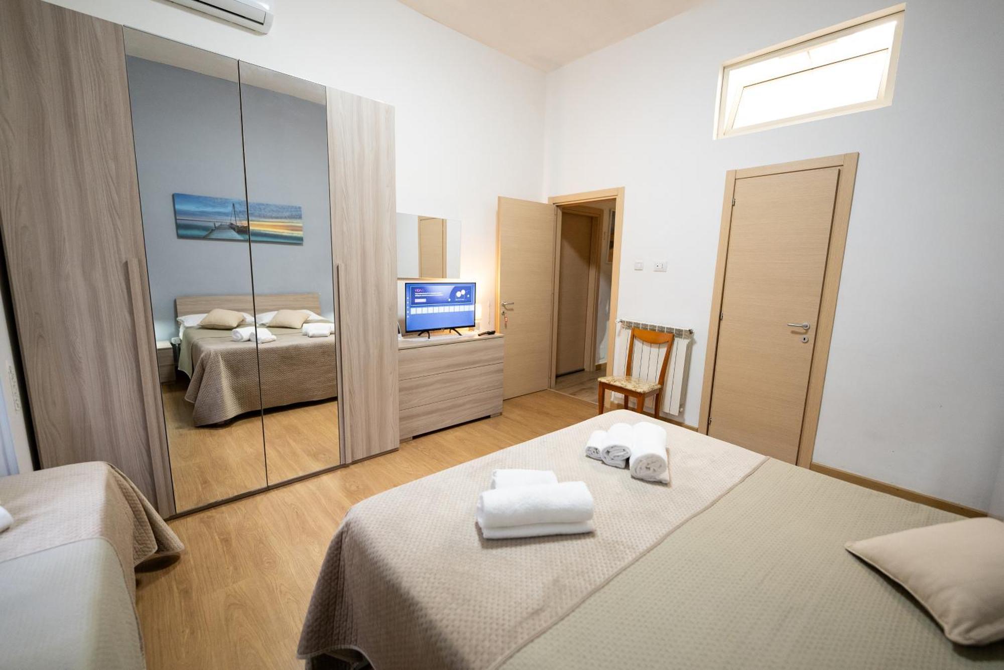 Home Josephine, A Due Passi Dalla Reggia Caserta Exterior foto